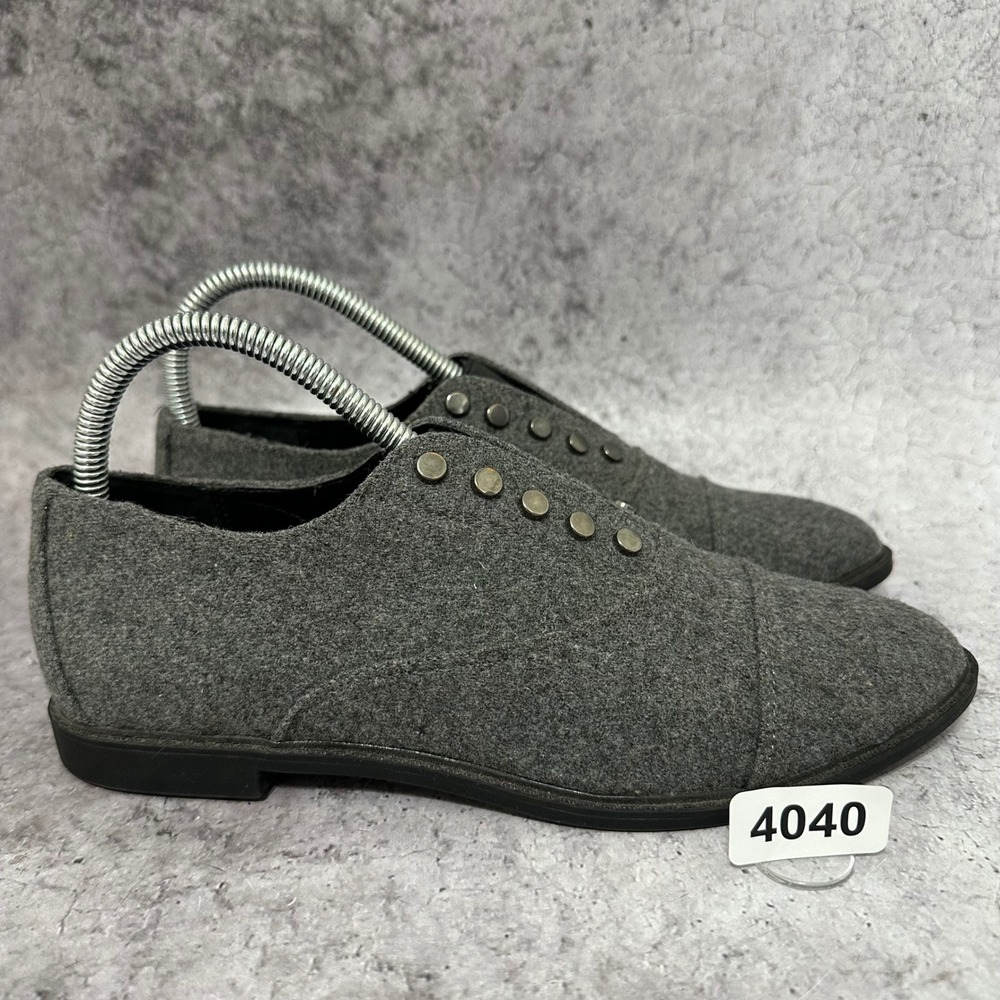 Simply‎ Vera Vera Wang Swallow Loafers Womens 7.5 Studded Felt Slip On Shoes